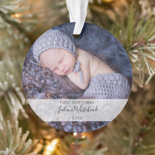 Neugeborenes Kind im ersten Weihnachtsjahr Foto Ornament