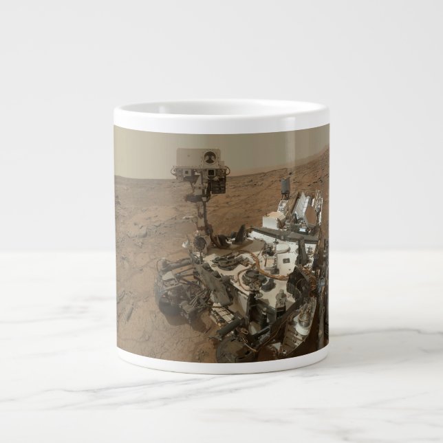 Neugier auf der Oberfläche der Mars. Jumbo-Tasse (Vorderseite)