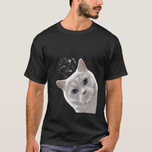 Neugierige britische Kurzhaarkatze T-Shirt