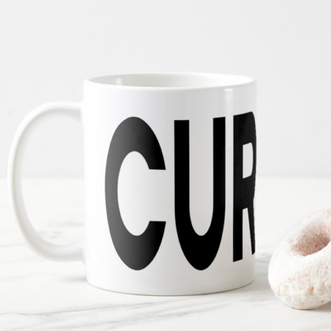 NEUGIERIGE schwarze Typografie Kaffeetasse (Von Creator hochgeladen)