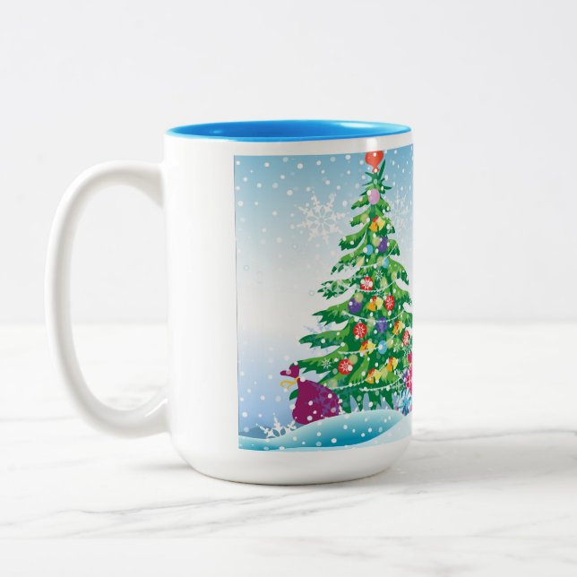 Neujahrsgeschenke auf dem Hintergrund des blauen H Zweifarbige Tasse (Links)