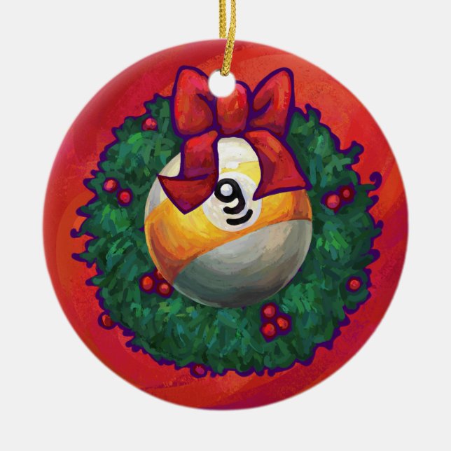 Neun Ball in Weihnachtskranz auf Rot Keramikornament (Vorne)