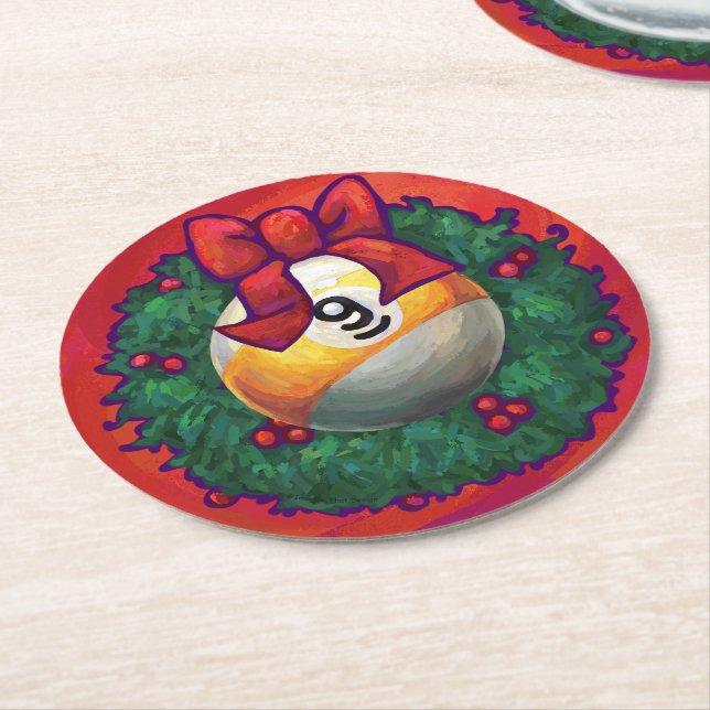 Neun Ball in Weihnachtskranz auf Rot Runder Pappuntersetzer (Angewinkelt)