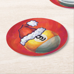 Neun Ball in Weihnachtsmannmütze über Rot Runder Pappuntersetzer