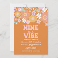 Neun ist ein lebhafter Groovy Retro Floral 9. Gebu