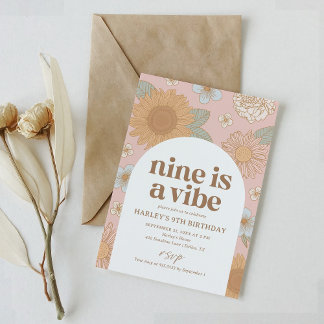 Neun ist ein Vibe Retro Floral 9. Geburtstag Einladung