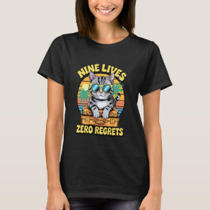 Neun Leben, Null Reue, Lustige Katze, Retro-Urlaub T-Shirt