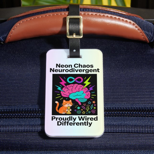 Neurodivergenter Stolz - Anders verdrahtet - Neons Gepäckanhänger (Vorderseite Insitu 2)
