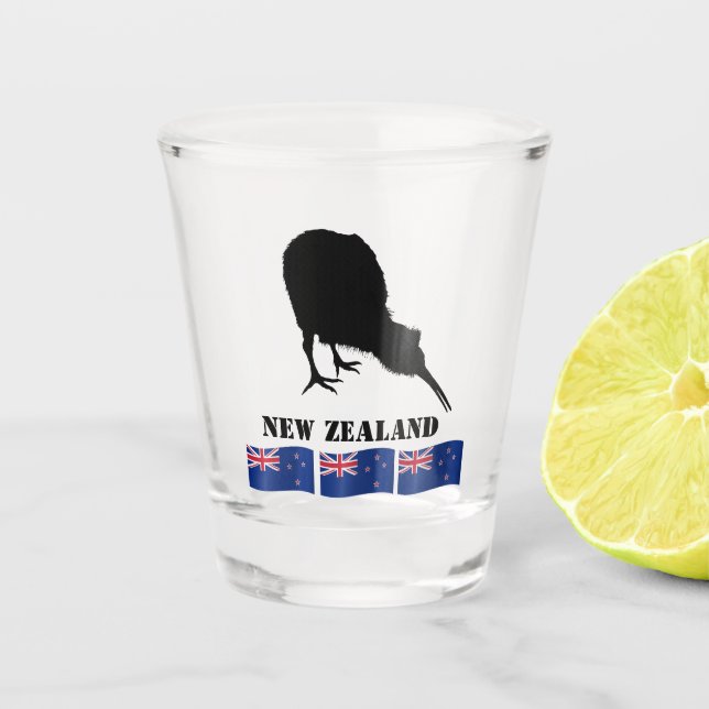 Neuseeland & Kiwi Bird Sillhouette / Zealand Flag Schnapsglas (Vorderseite)