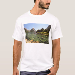 Neuseeland, Mitre Peak, & Bowen River mündend T-Shirt