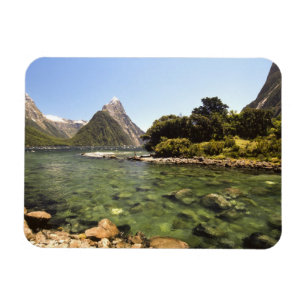 Neuseeland, Mitre Peak und Bowen River mündend Magnet