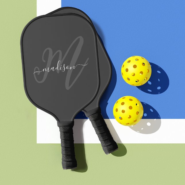 Neutral Gray Stylish Script Monogram und Name Pickleball Schläger (Personalize with your name and monogram.)