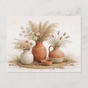 Neutrale Boho-Terrakotta-Vase mit getrockneten Bot Postkarte