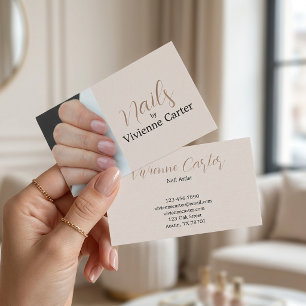 Neutrale Creme-Tan-Script-Foto-Nagelkünstler-Salon Visitenkarte