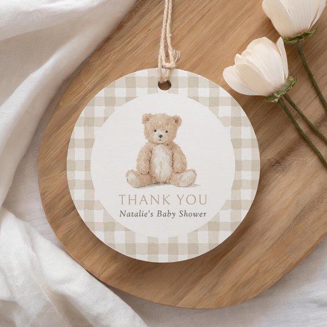 Neutrale Gingham-Teddy-Bär-Baby-Party Geschenkanhänger (Von Creator hochgeladen)
