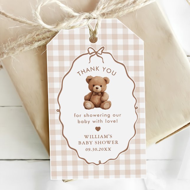 Neutrale Gingham Teddy Bear Baby Shower Geschenkanhänger (Von Creator hochgeladen)