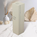 Neutrale moderne Minimalistische Hochzeitswein-Box Weinbox<br><div class="desc">Machen Sie Ihren besonderen Tag unvergesslich mit unserem elegant gestalteten, minimalistischen Hochzeitsinklusiv-Set. Dieses Set besticht durch seine elegante Farbenpalette und strahlt zeitlosen Charme und moderne Schlichtheit aus. Das Design zeichnet sich durch eine saubere und moderne Ästhetik mit sanften neutralen Tönen aus, die ein raffiniertes Aussehen ermöglichen. Dieses einladende Set ist...</div>