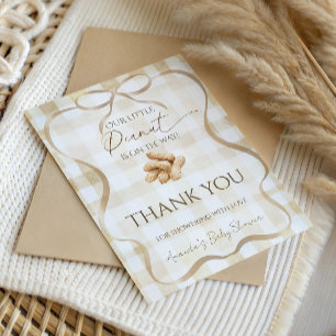 Neutrales Beige Gingham Erdnuss Baby Shower Gastge Dankeskarte