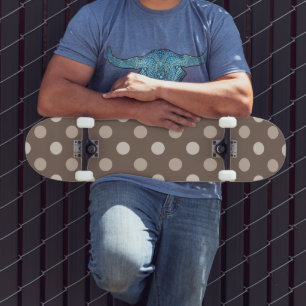 Neutrales Erdbraun-Polka-Punkte-Design Skateboard