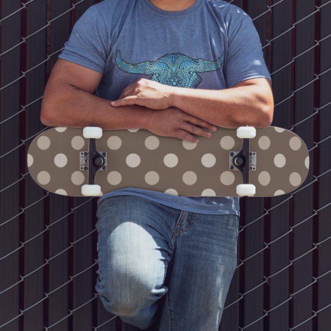 Neutrales Erdbraun-Polka-Punkte-Design  Skateboard (Außenbereich 3)