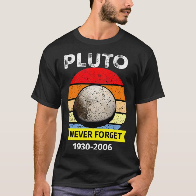 Never Forget Pluto Funny space Science Retro Astro T-Shirt (Vorderseite)