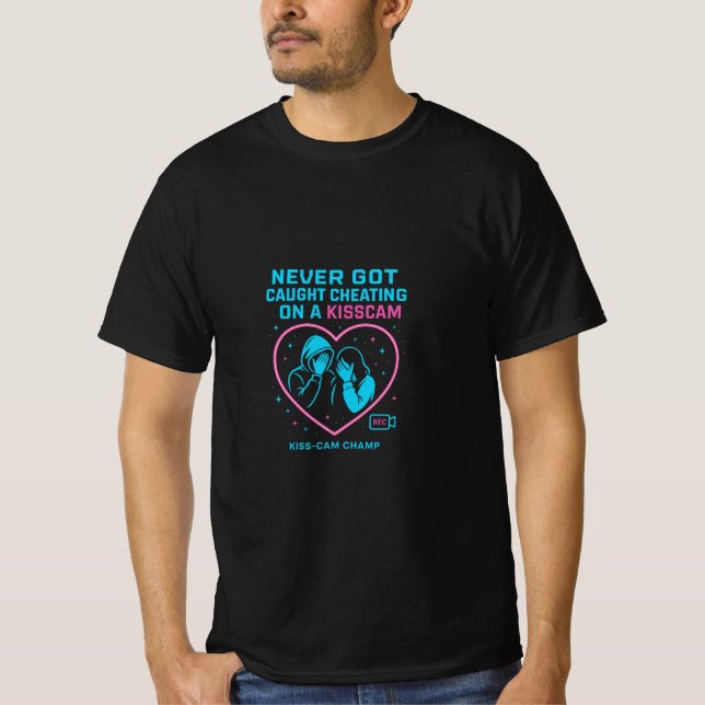 Never Got Caught Cheating on a KissCam Neon Art T-Shirt (Vorderseite)