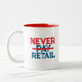 Never Pay Retail – Bold Shopper Statement Tee Zweifarbige Tasse