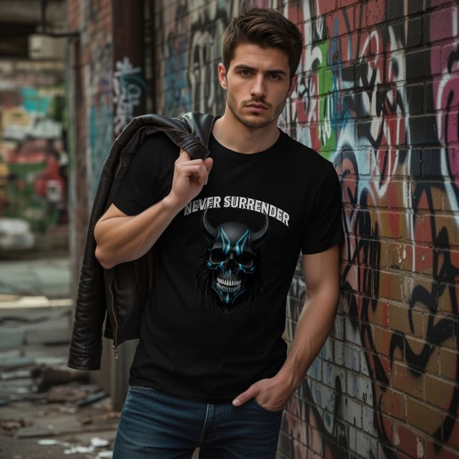 Never Surrender Cyberpunk Skull T-Shirt (Von Creator hochgeladen)