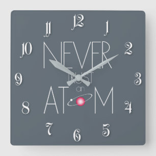Never trust atom quadratische wanduhr