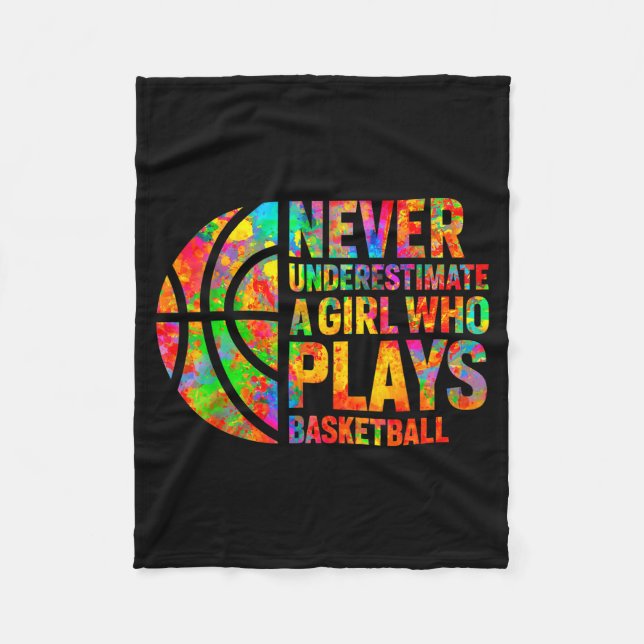 Never Underestimate A Girl Who Plays Basketball Wo Fleecedecke (Vorderseite)