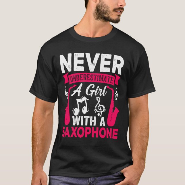 Never Underestimate a Girl with a Saxophone Saxaph T-Shirt (Vorderseite)