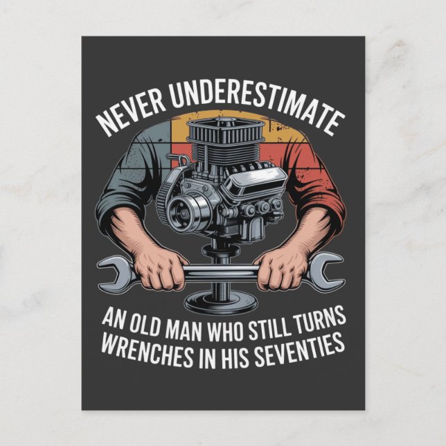 Never Underestimate a Man Still Turning Wrenches  Postkarte (Vorderseite)