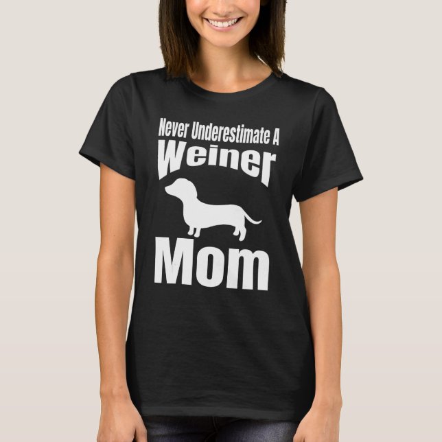 Never Underestimate A Weiner Mom Dog Lover Owner F T-Shirt (Vorderseite)