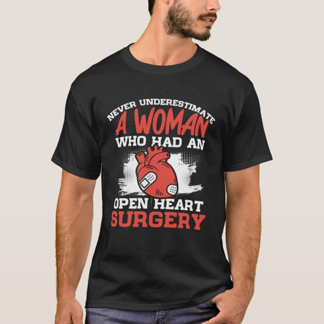 Never Underestimate A Woman Who Had An Open Heart  T-Shirt (Vorderseite)