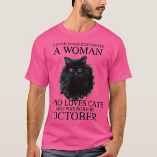 Never Underestimate A Woman Who Loves Cats Born In T-Shirt