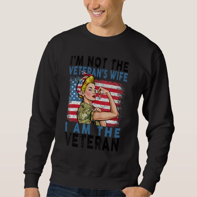 Never Underestimate A Woman With DD-214 Proud US V Sweatshirt (Vorderseite)