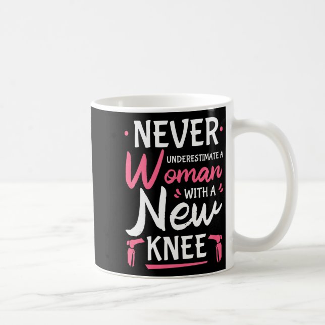 Never Underestimate A Women New Knee Replacement S Kaffeetasse (Rechts)