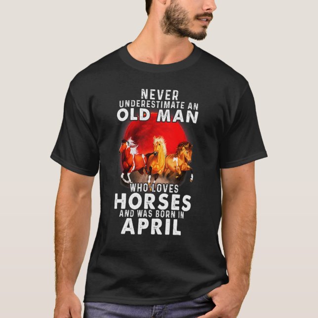 Never Underestimate An Old April Man Who Loves Hor T-Shirt (Vorderseite)