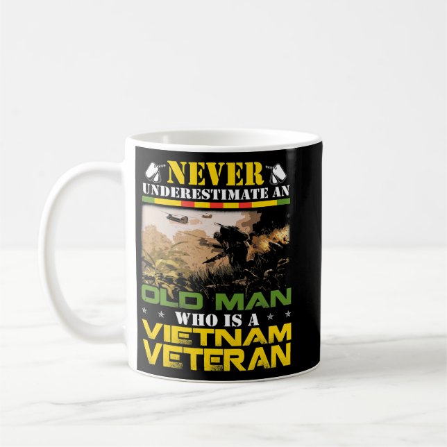 Never Underestimate an OLD MAN Vietnam Veteran Fat Kaffeetasse (Links)