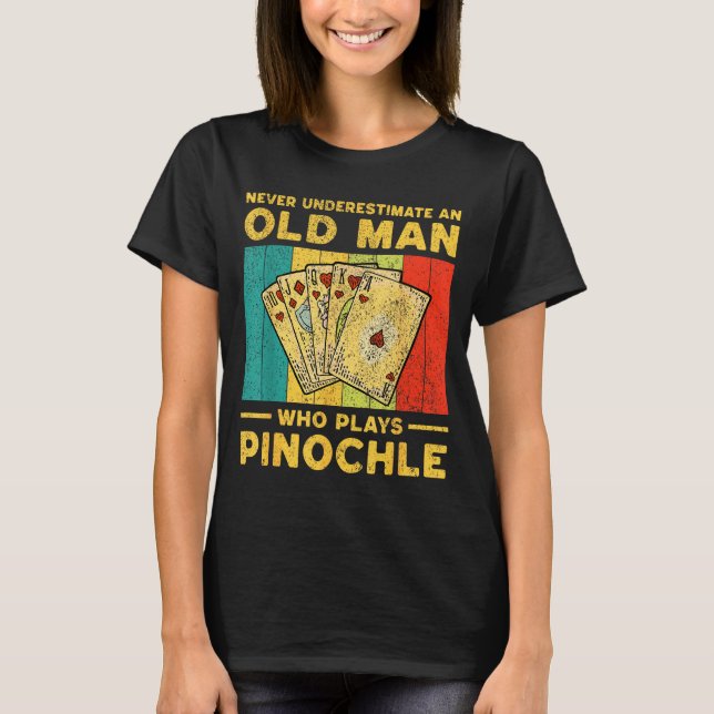 Never Underestimate An Old Man Who Plays Nochle No T-Shirt (Vorderseite)