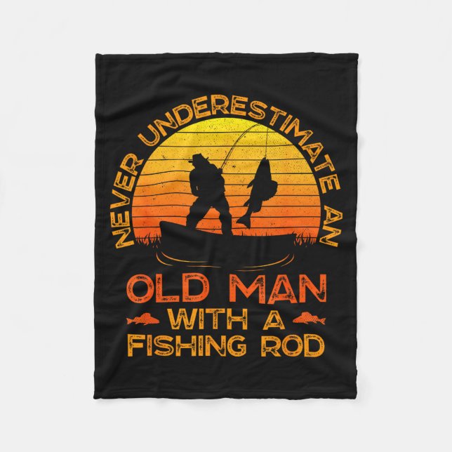 Never Underestimate An Old Man With A Fishing Rod  Fleecedecke (Vorderseite)