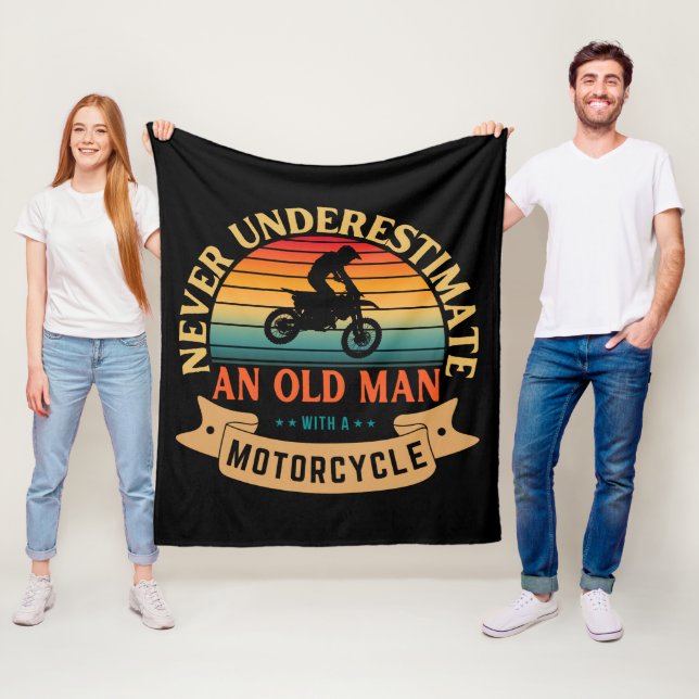 Never underestimate an old man with a motorcycle fleecedecke (Beispiel)