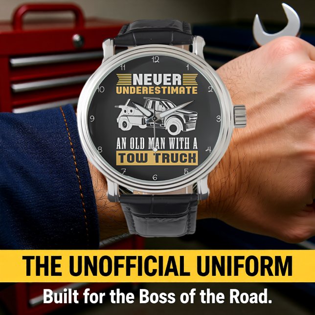 NEVER UNDERESTIMATE AN OLD MAN WITH A TOW TRUCK ARMBANDUHR (Von Creator hochgeladen)