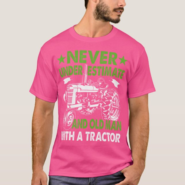 Never Underestimate An Old Man With A Tractor T-Shirt (Vorderseite)