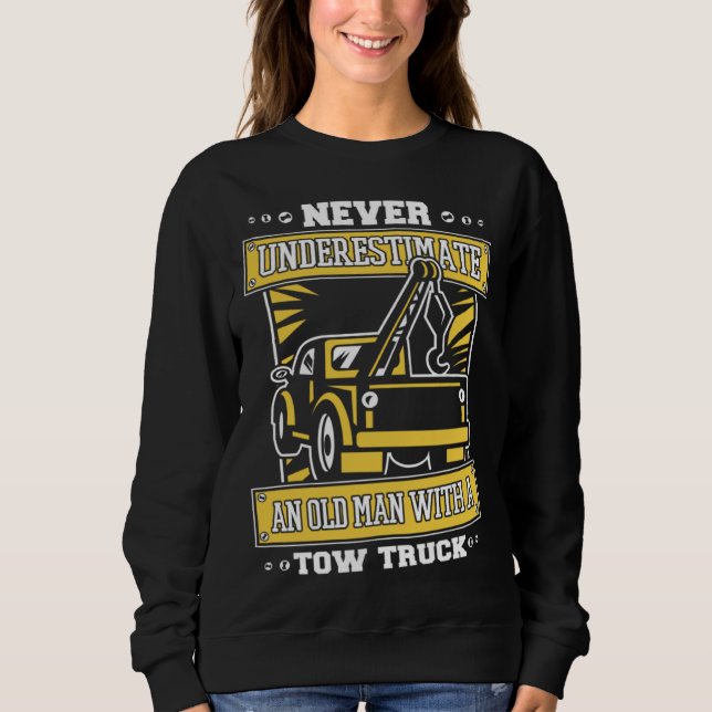 Never Underestimate An Old Man With Tow Truck Tow  Sweatshirt (Vorderseite)