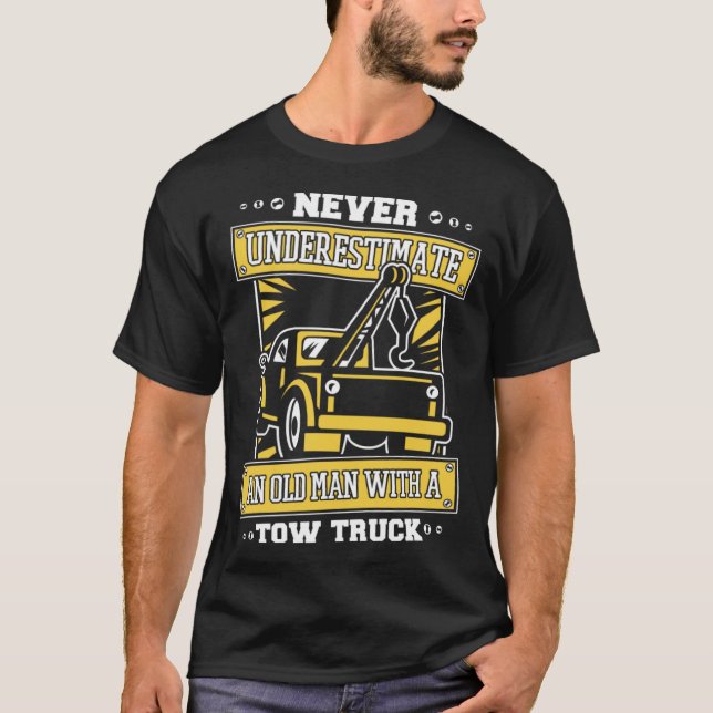 Never Underestimate An Old Man With Tow Truck Tow  T-Shirt (Vorderseite)