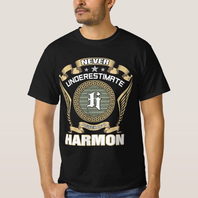 NEVER_UNDERESTIMATE_POWER_OF_A_HARMON T-Shirt (Vorderseite)