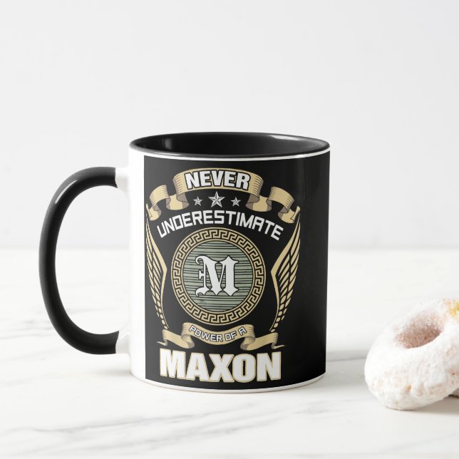NEVER_UNDERESTIMATE_POWER_OF_A_MAXON TASSE (Mit Donut)