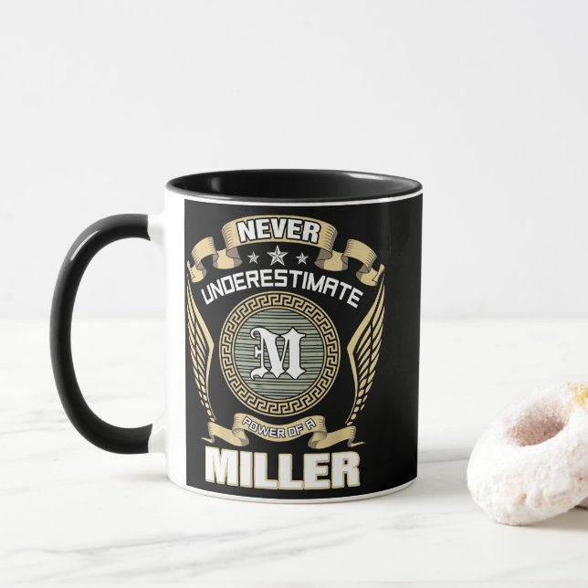 NEVER_UNDERESTIMATE_POWER_OF_A_MILLER TASSE (Mit Donut)
