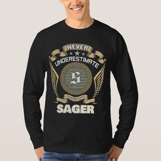 NEVER UNDERESTIMATE POWER OF A SAGER T-Shirt (Vorderseite)